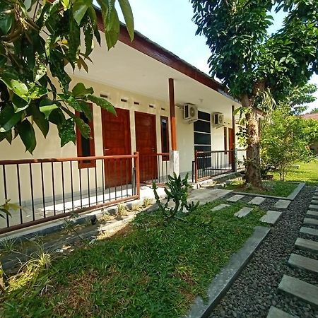 Express O 91578 Villali Jogja ジョグジャカルタ エクステリア 写真