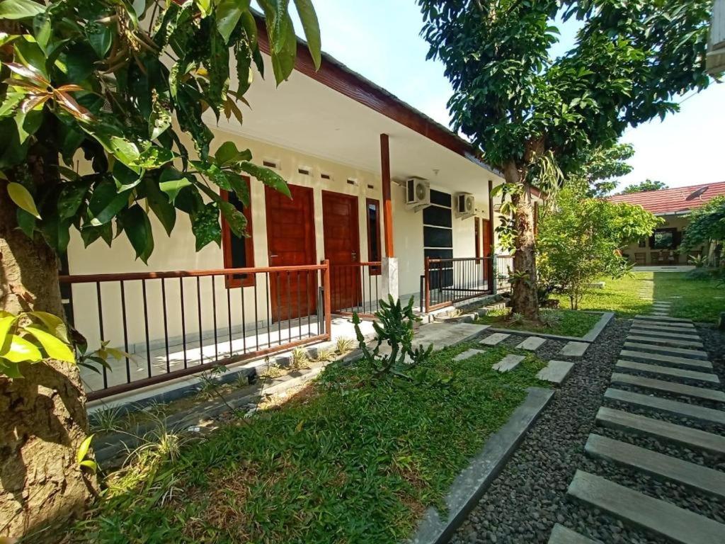 Express O 91578 Villali Jogja ジョグジャカルタ エクステリア 写真